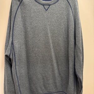 Tommy Bahama Gray Crewneck Sweater with Long Sleeves and Soft Fabric